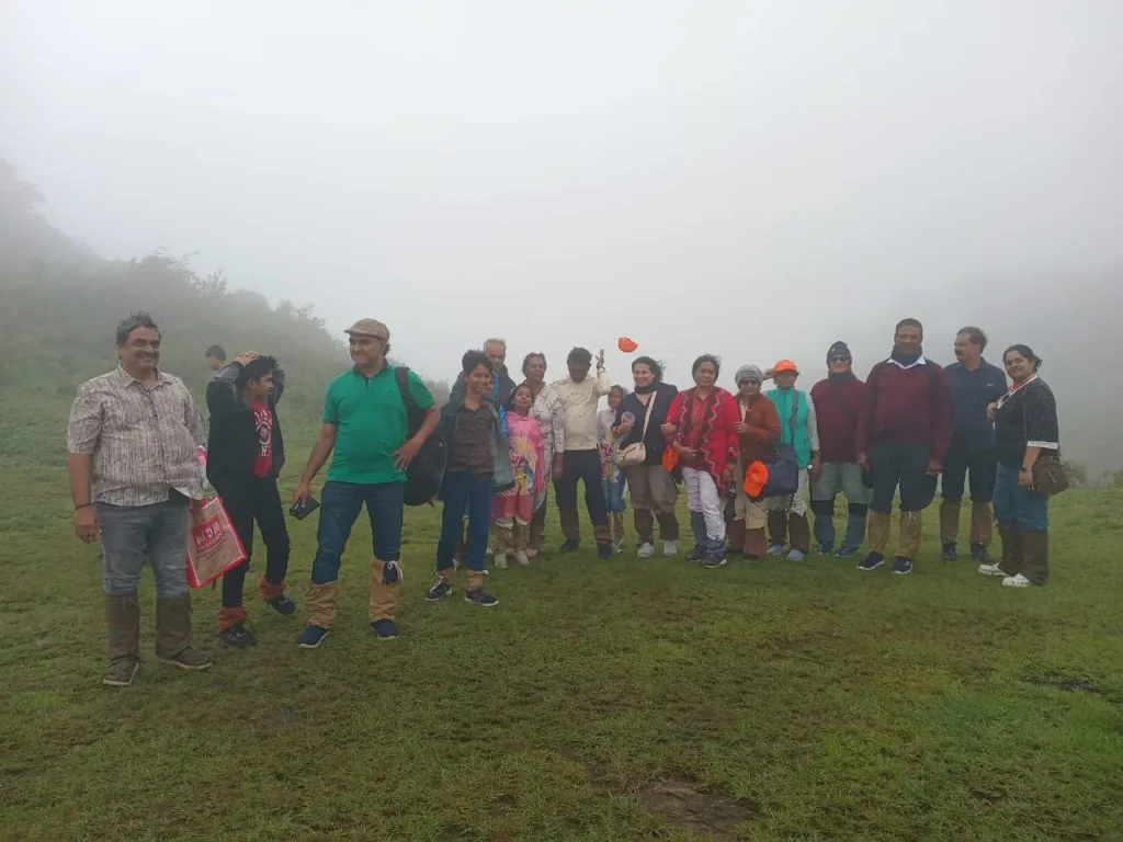 Travelers relaxing at Gavi reservoir viewpoint