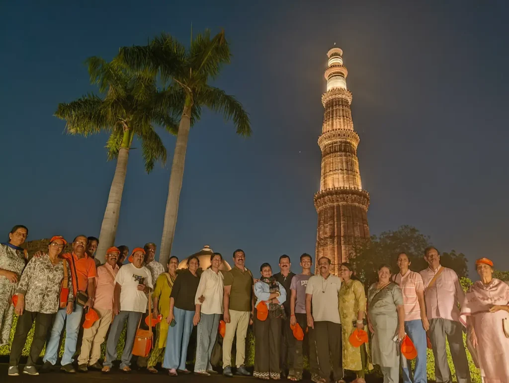 Group photo at Qutub Minar, New Delhi (night view).