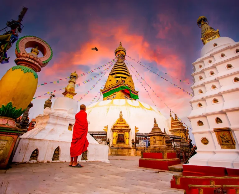 Nepal – Golden Pagodas and Silver Peaks